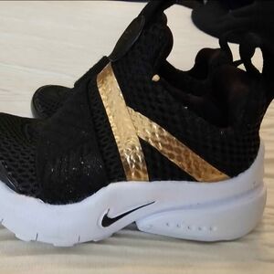 Nike Sneakers Size 4 Black and Gold